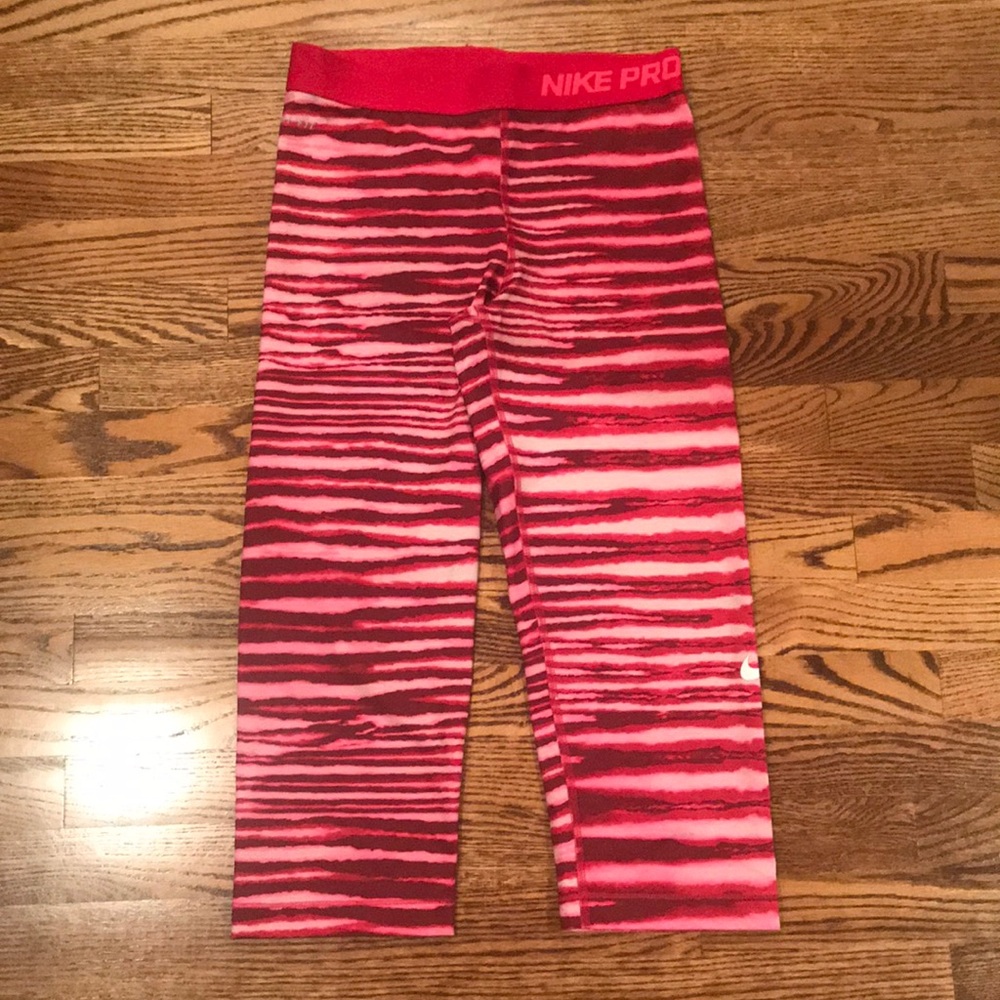 NWOT Nike Pro striped 3/4 legging length size